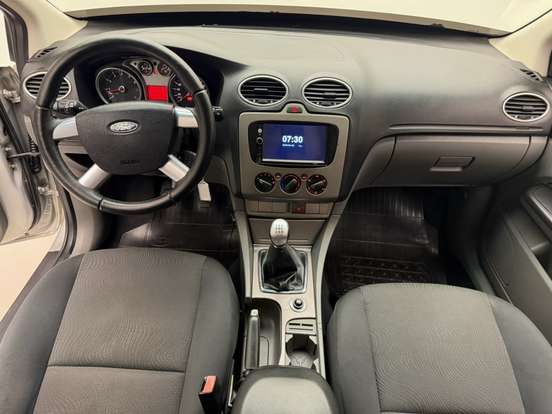 FORD-FOCUS-2010