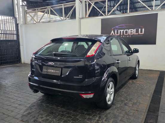 FORD-FOCUS-2.0 GHIA 16V GASOLINA 4P AUTOMÁTICO FORD-FOCUS-2009