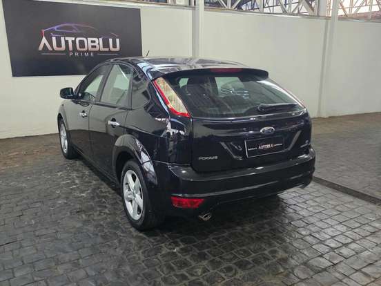 FORD-FOCUS-2.0 GHIA 16V GASOLINA 4P AUTOMÁTICO FORD-FOCUS-2009