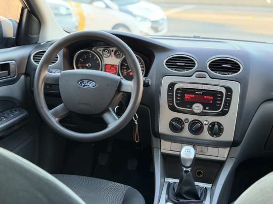 FORD-FOCUS-2.0 GLX 16V GASOLINA 4P MANUAL FORD-FOCUS-2009