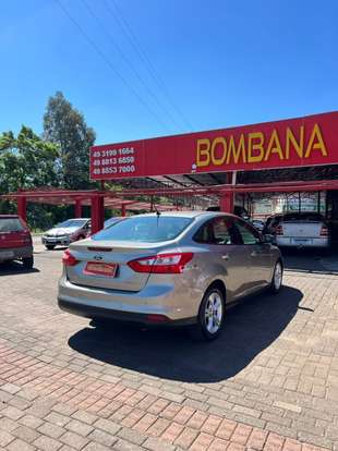 FORD-FOCUS-2013