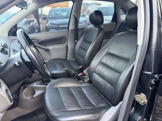 FORD-FOCUS-2001