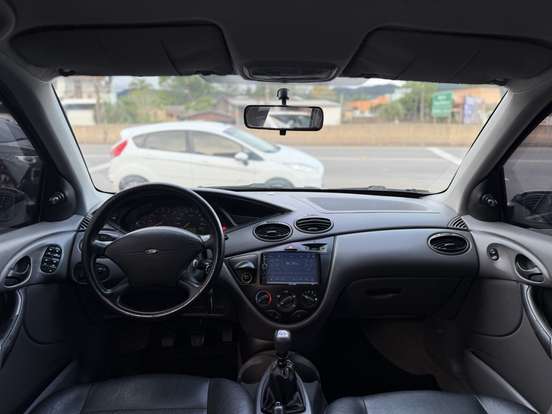 FORD-FOCUS-2001