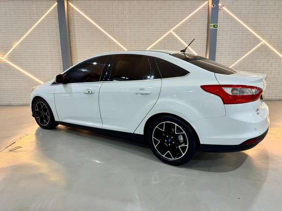 FORD-FOCUS-2014