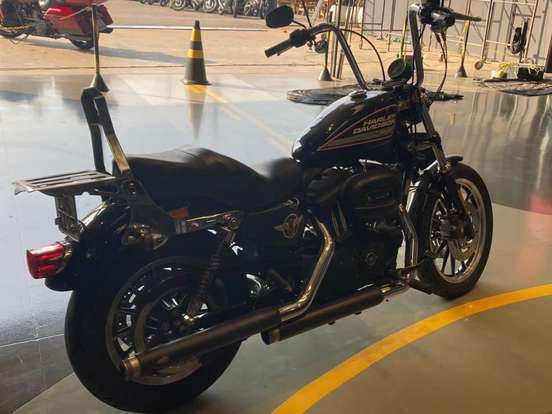 HARLEY-DAVIDSON-SPORTSTER XL 883 R-2010