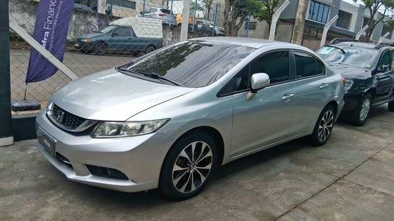 HONDA CIVIC 1.8 LXS 16V FLEX 4P AUTOMÁTICO