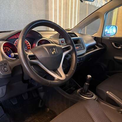 HONDA-FIT-2010