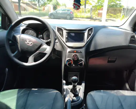 HYUNDAI-HB20-2012