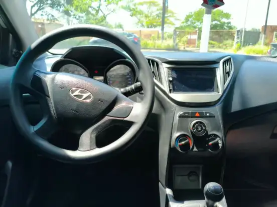 HYUNDAI-HB20-2012