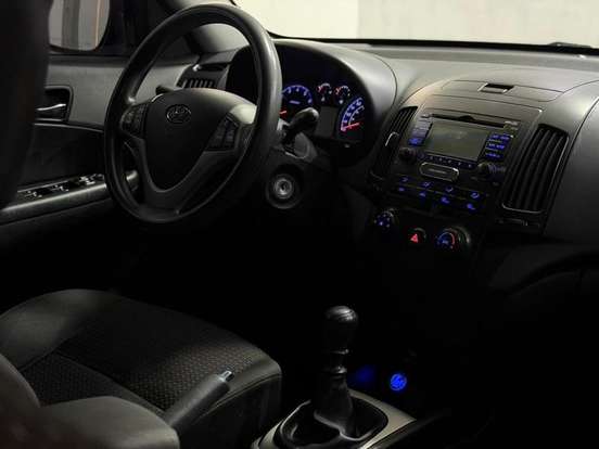 HYUNDAI-I30-2011