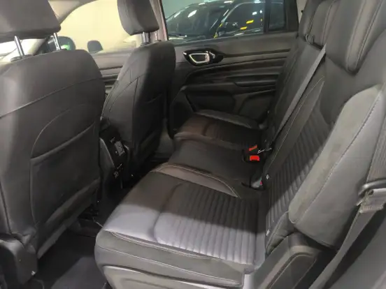 JEEP-COMMANDER-2023