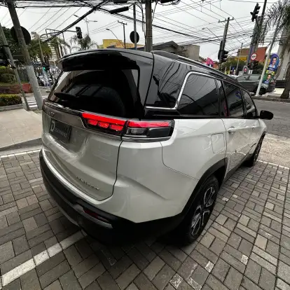 JEEP-COMMANDER-2023