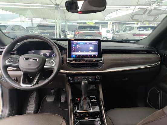 JEEP-COMMANDER-2024