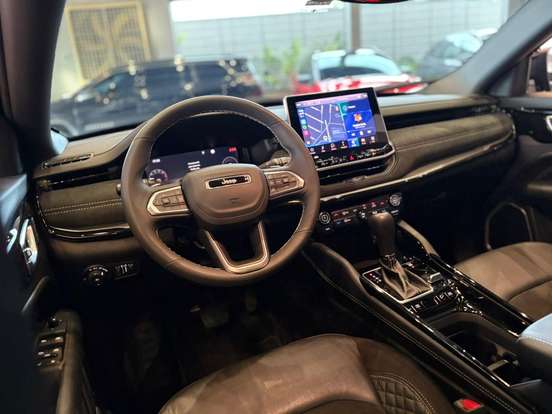 JEEP-COMMANDER-2024