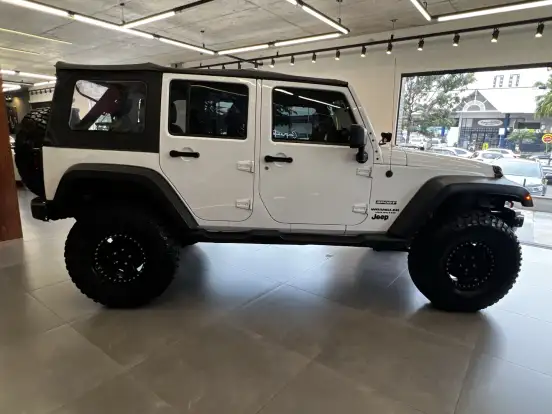 JEEP-WRANGLER-3.6 UNLIMITED SPORT 4X4 V6 GASOLINA 4P AUTOMÁTICO JEEP-WRANGLER-2013