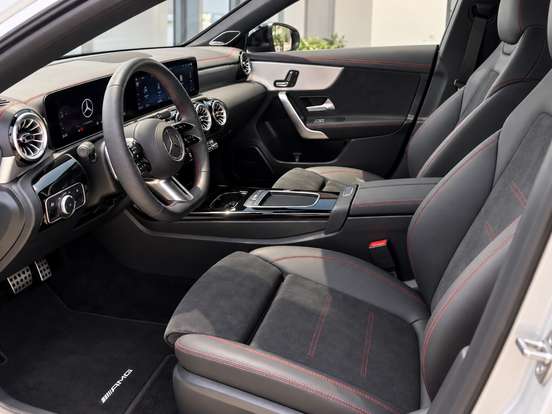 MERCEDES-BENZ-CLA 200-2025