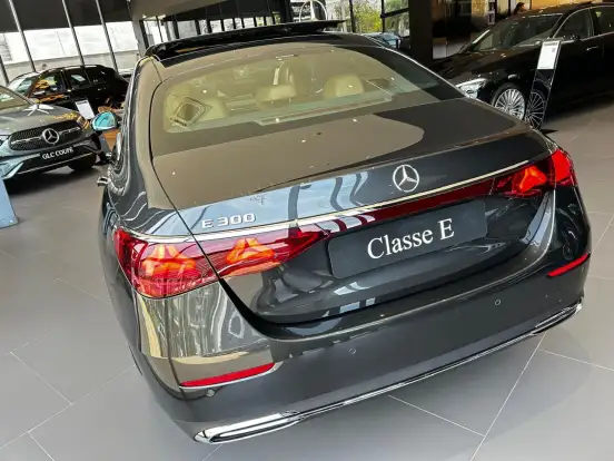 MERCEDES-BENZ-E 300-2026