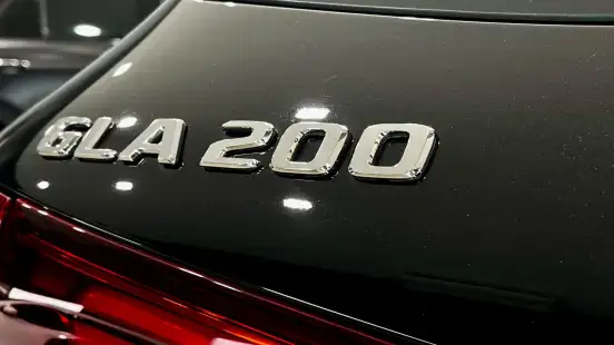 MERCEDES-BENZ-GLA 200-2024