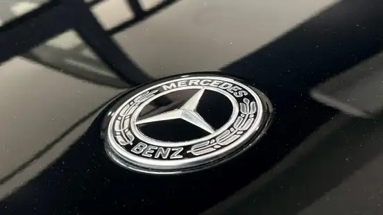 MERCEDES-BENZ-GLA 200-2024