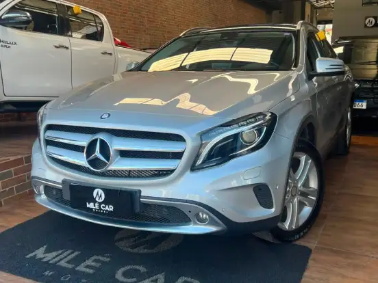 MERCEDES-BENZ-GLA 200-2017