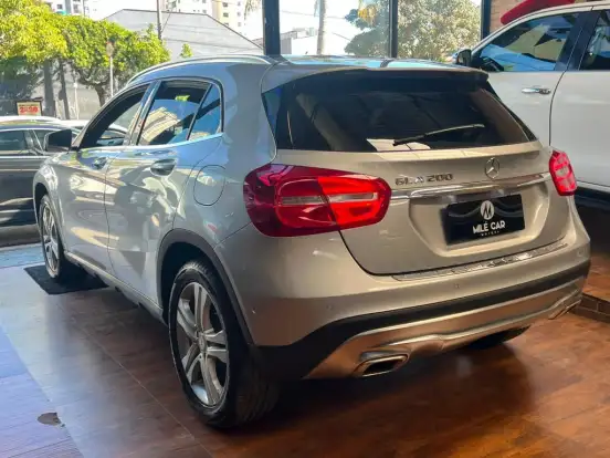 MERCEDES-BENZ-GLA 200-2017