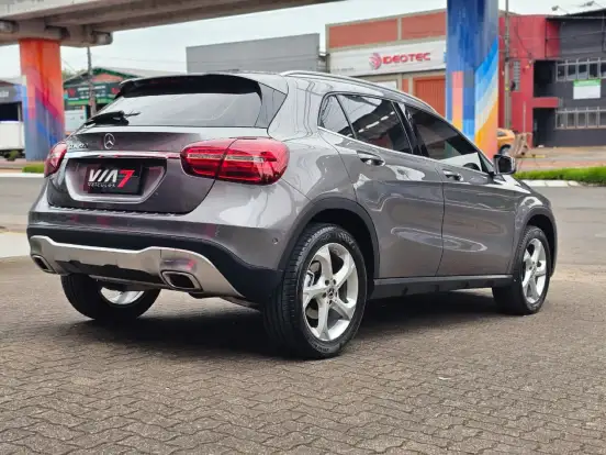 MERCEDES-BENZ-GLA 200-2019
