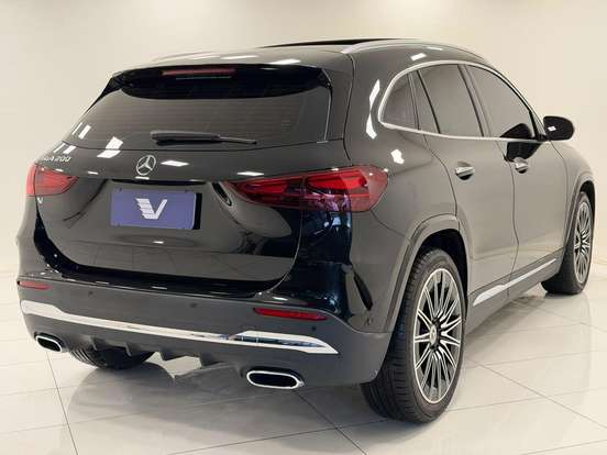 MERCEDES-BENZ-GLA 200-2024