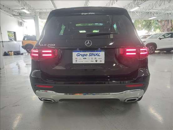 MERCEDES-BENZ-GLB 200-2023