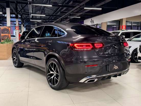 MERCEDES-BENZ-GLC 300-2021