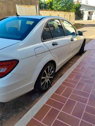 MERCEDES-BENZ-C 180-2011