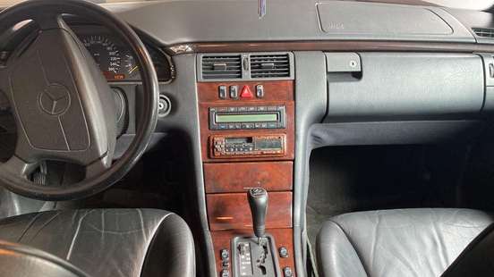 MERCEDES-BENZ-E 320-1996