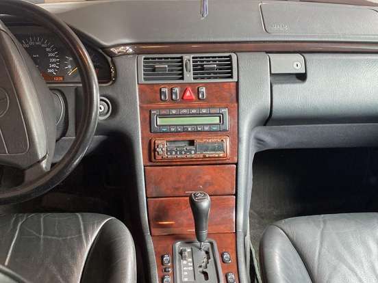 MERCEDES-BENZ-E 320-3.2 ELEGANCE V6 GASOLINA 4P AUTOMÁTICO MERCEDES-BENZ-E 320-1996