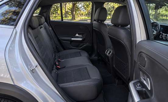 MERCEDES-BENZ-GLA 200-2021