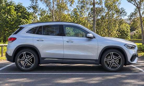 MERCEDES-BENZ-GLA 200-2021