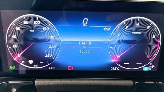 MERCEDES-BENZ-GLA 200-2024