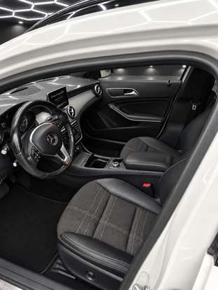 MERCEDES-BENZ-GLA 200-2015