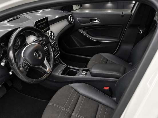 MERCEDES-BENZ-GLA 200-1.6 CGI VISION 16V TURBO FLEX 4P AUTOMÁTICO MERCEDES-BENZ-GLA 200-2015