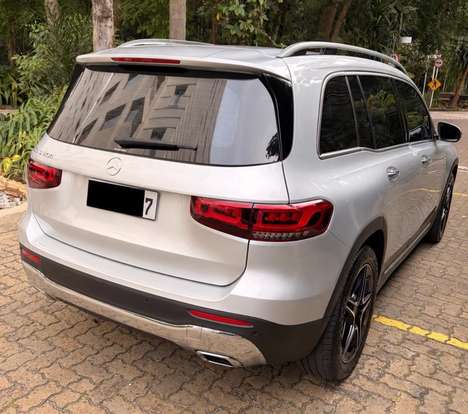 MERCEDES-BENZ-GLB 200-2023