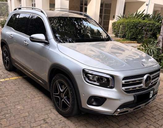 MERCEDES-BENZ-GLB 200-2023