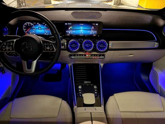 MERCEDES-BENZ-GLB 200-2023
