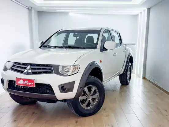 MITSUBISHI-L200 TRITON-3.2 GLX 4X4 CD 16V TURBO INTERCOLER DIESEL 4P MANUAL MITSUBISHI-L200 TRITON-2013