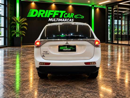 MITSUBISHI-OUTLANDER-2.0 16V GASOLINA 4P AUTOMÁTICO MITSUBISHI-OUTLANDER-2014