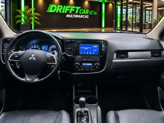 MITSUBISHI-OUTLANDER-2014