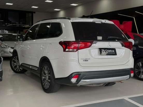 MITSUBISHI-OUTLANDER-2016