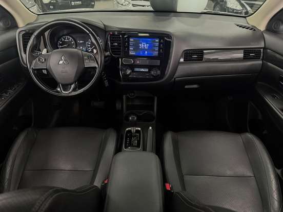 MITSUBISHI-OUTLANDER-2016