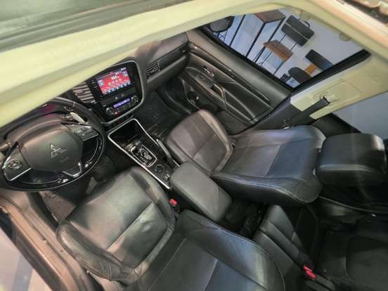 MITSUBISHI-OUTLANDER-2.0 COMFORT 16V GASOLINA 4P AUTOMÁTICO MITSUBISHI-OUTLANDER-2017