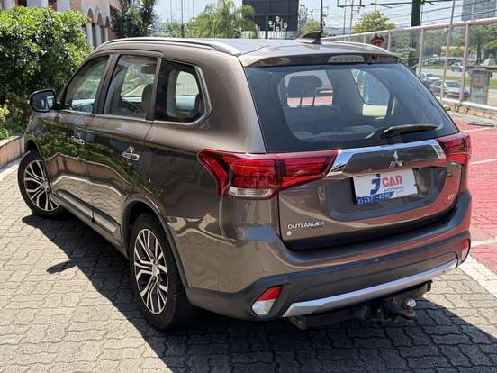 MITSUBISHI-OUTLANDER-3.0 GT 4X4 V6 24V GASOLINA 4P AUTOMÁTICO MITSUBISHI-OUTLANDER-2017