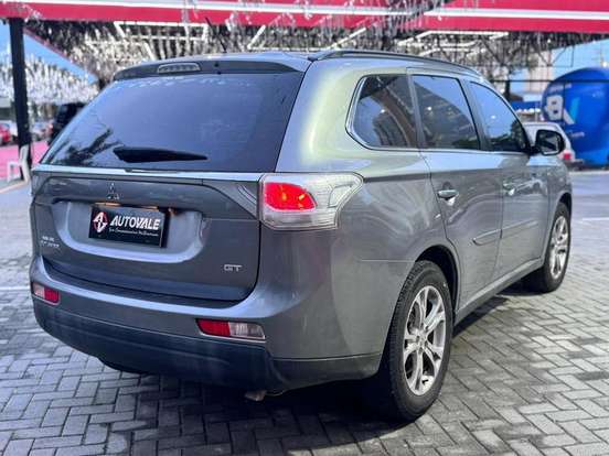 MITSUBISHI-OUTLANDER-2014