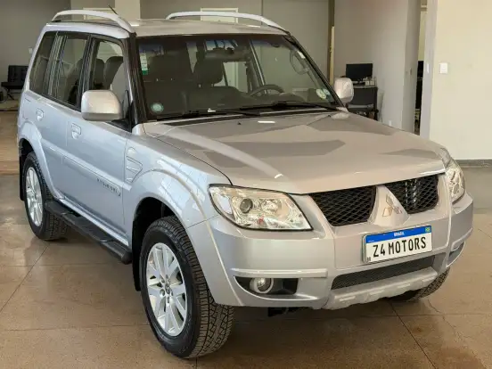 MITSUBISHI-PAJERO TR4-2.0 4X4 16V 140CV FLEX 4P AUTOMÁTICO MITSUBISHI-PAJERO TR4-2010