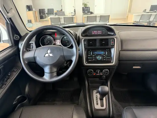 MITSUBISHI-PAJERO TR4-2010
